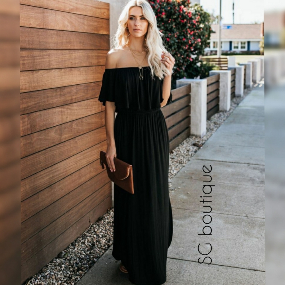 ๐โญ Black off the shoulder maxi dress โญ